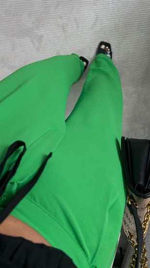 Yeşil bol paça pantolon