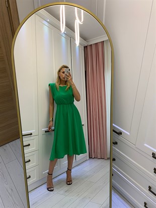 Yeşil vatkalı kolsuz elbise 